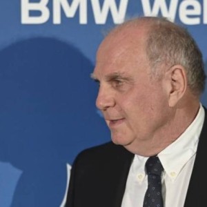 足球-赫内斯：拜仁德甲冠军稳了，孔帕尼让黑夜变白天