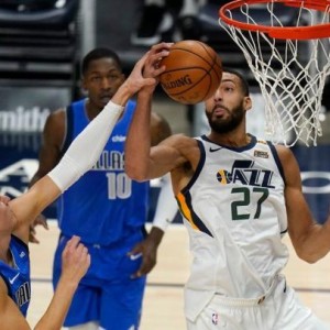 体育赛事-战绩超越湖人升至联盟第一 十连胜的爵士有大目标